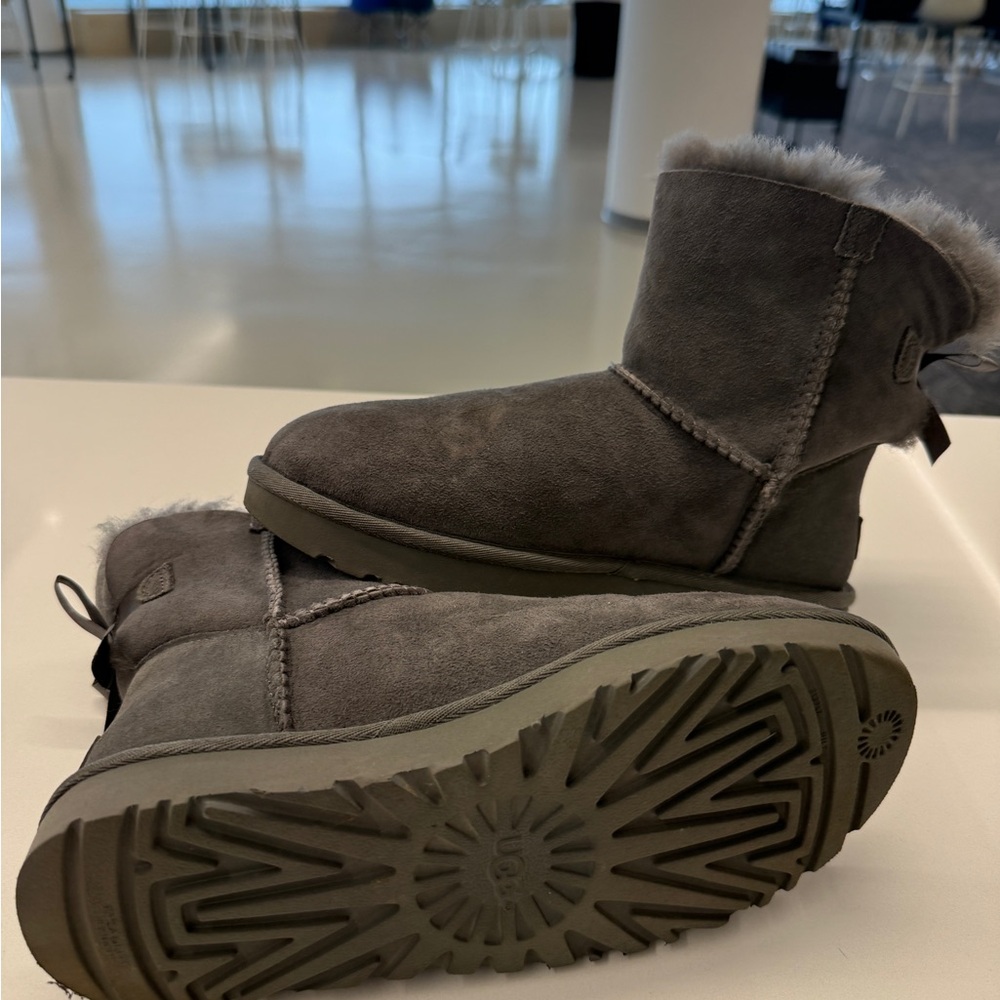 UGG Mini Bow Back Boots - Charcoal - Picture 2 of 3